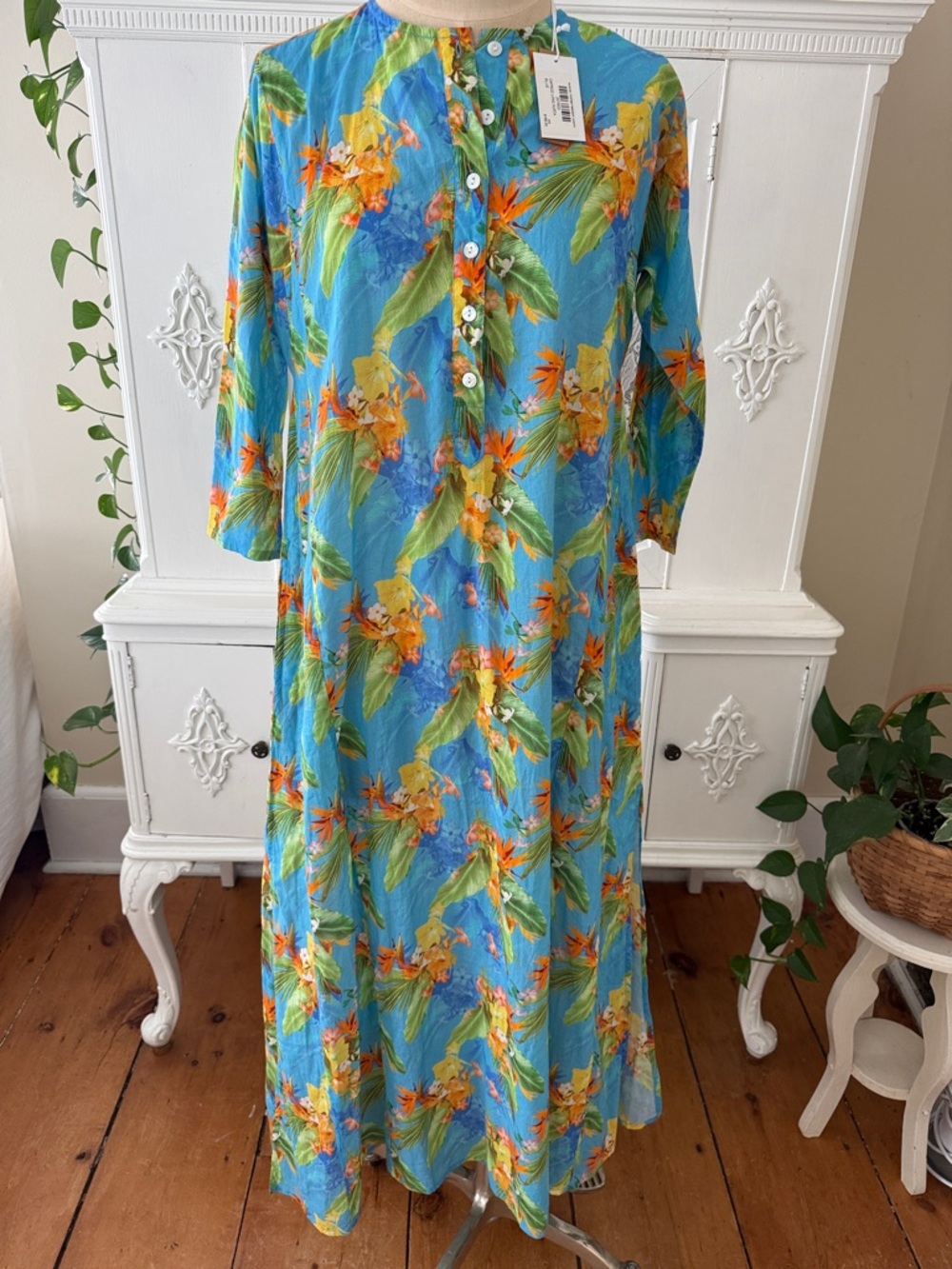 BNWT Roller Rabbit Caprice Long Kurta 
In Vibrant Blue Tropical Floral Print